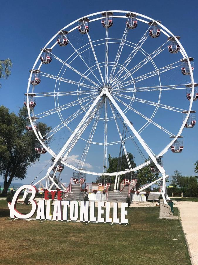 Francoise Szallo Balatonlelle Extérieur photo