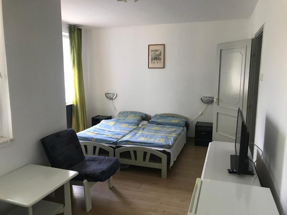 Francoise Szallo Balatonlelle Extérieur photo
