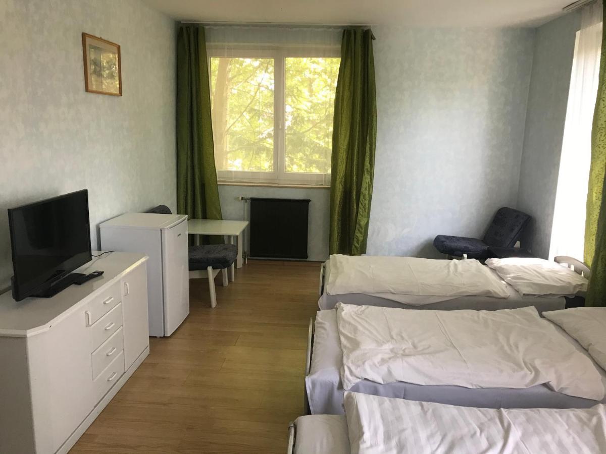Francoise Szallo Balatonlelle Extérieur photo