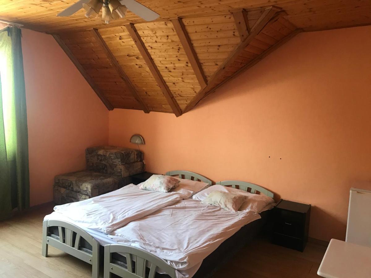 Francoise Szallo Balatonlelle Extérieur photo