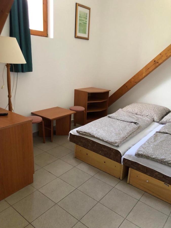 Francoise Szallo Balatonlelle Extérieur photo